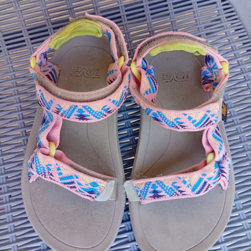 Teva kids hiking sandals size 31