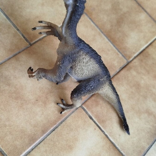 Beipiaosaurus figure from The Carnegie Collection like new