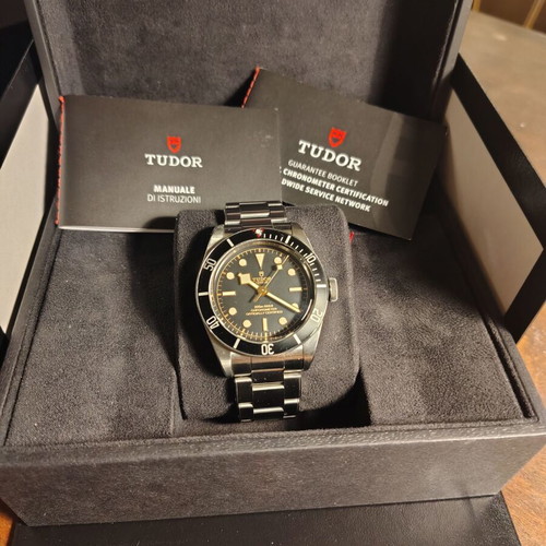 Tudor Black Bay Heritage 41 wristwatch like new, black