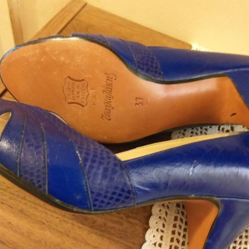 Pumps like new size 37 blue roua with unique design