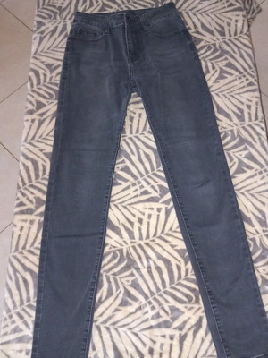 Women’s black denim pants size Small like new with stretch fabric