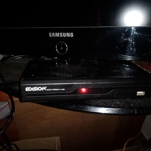 Samsung 32" TV used with Edision decoder synchronized