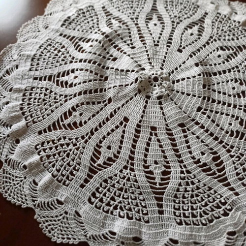 Round crochet white with lace design like new