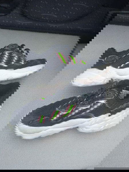 Παιδικό ζευγάρι Adidas νούμερο 25 .Σε όλα τα παπούτσια ΔΩΡΟ 2ο ζευγάρι ίσης ή μικρότερης αξίας.