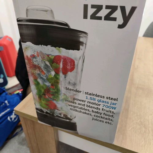 Izzy blender new with 1.5 lt glass jar and 700W power