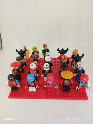Φιγούρες σετ 12 σαν καινούργιο, συμβατές με lego