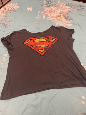 Dc comics T-shirt with Superman logo like new