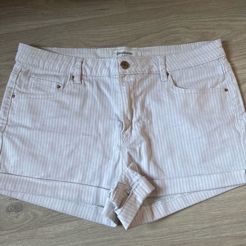 Stradivarius shorts used with stripes, size L