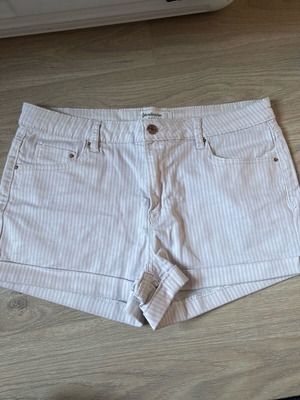 Stradivarius shorts used with stripes, size L