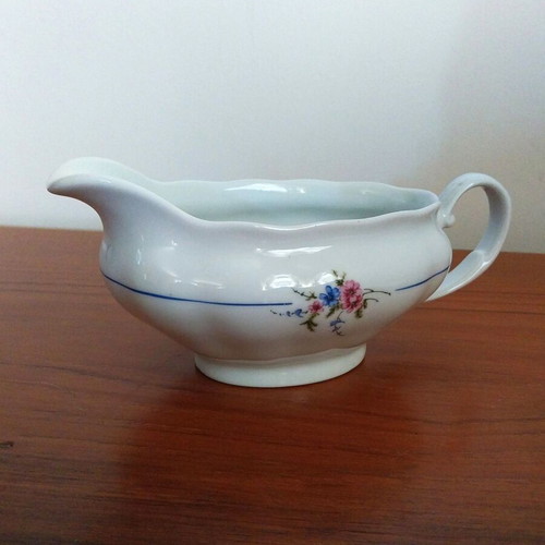 Karolina Poland porcelain sauce boat like new, 25 cm
