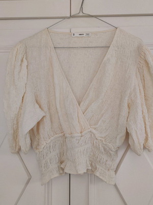 Mango wrap top with puff sleeves size M like new, off-white