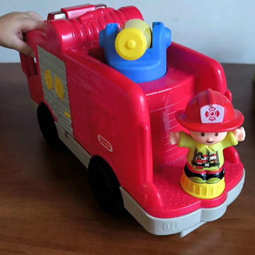 Fisher Price Little People fire truck like new with figures