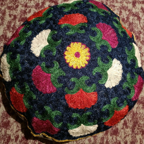 Pillow very old with embroidery diameter 40cm