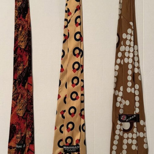 Set of 3 vintage ties like new with unique designs