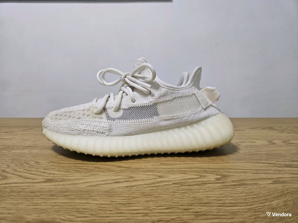 adidas gazelle silver green womens ADIDAS YEEZY BOOST 350 V2 FEU ARRIÈRE main image 0
