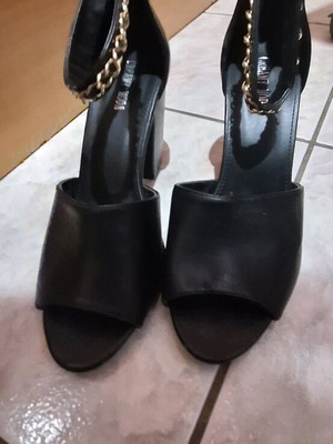 Black sandals with gold details like new, 10 cm heel