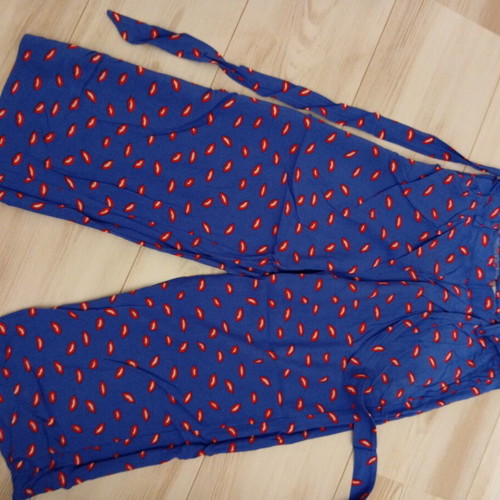 Only 3/4 pants like new, elastic back, blue and red