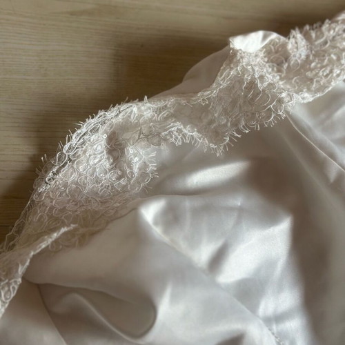 White wedding dress like new, medium size, party and bachelorette