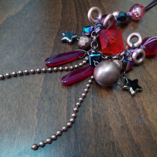 Alternative long necklace with red beads used