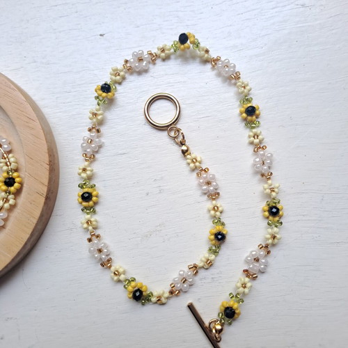 Jewelry set with necklace and earrings yellow gold new