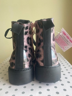 Leopard girls boots
