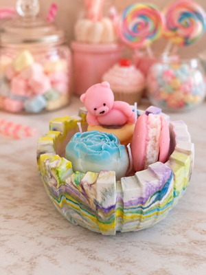 Handmade scented candle with soy wax and reusable porcelain container