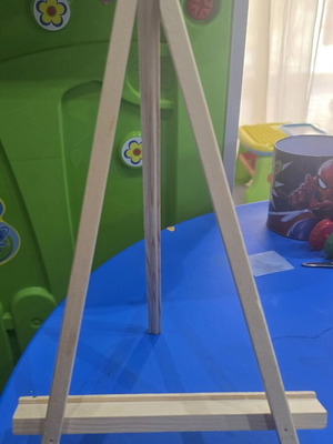 Wooden easel 33cm new