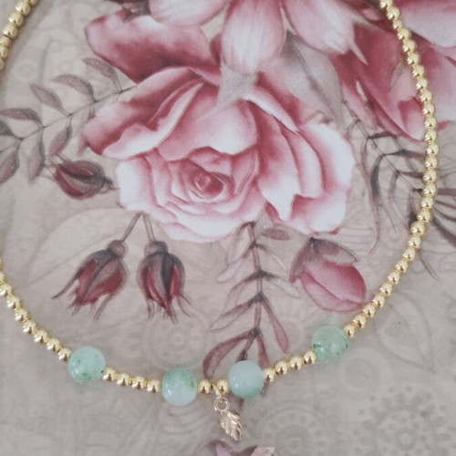 Necklace with gold beads and heart pendant with gold leaves new