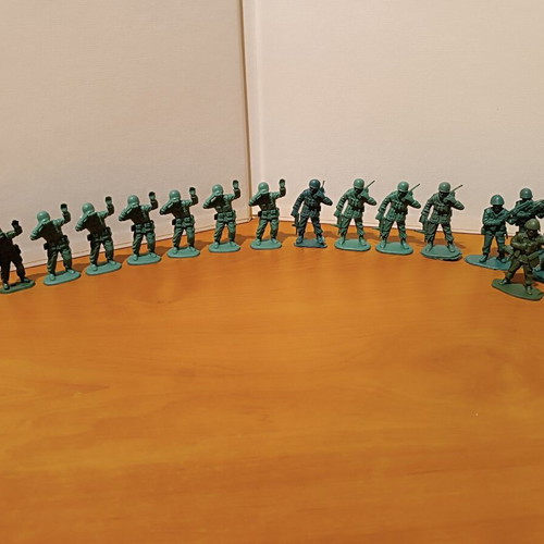 Plastic American soldier figures scale 1/32, 115 pieces from 1990s