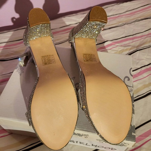 Sheln Glittery Pumps New With Strap Size 41 White Silver