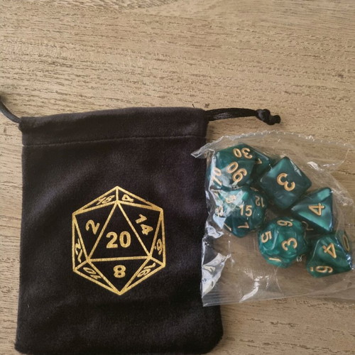 Dice set 7pcs green like new with pouch for Dungeons and Dragons RPG