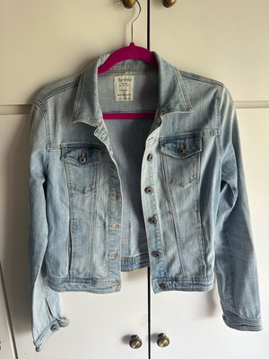 Light blue jean jacket used, slim fit, size M