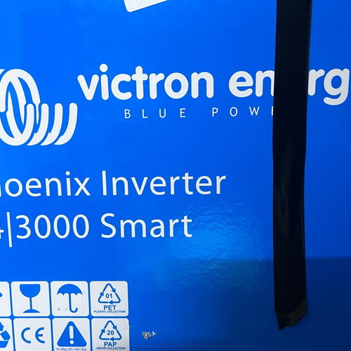 Victron Phoenix Inverter Smart 24/3000 with 200Ah lead-acid batteries