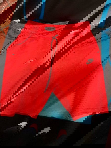 nike tech fleece shorts red