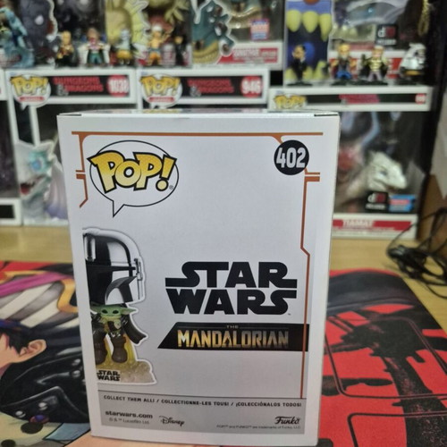 Funko Pop Star Wars #402 The Mandalorian with Grogu with Pin like new