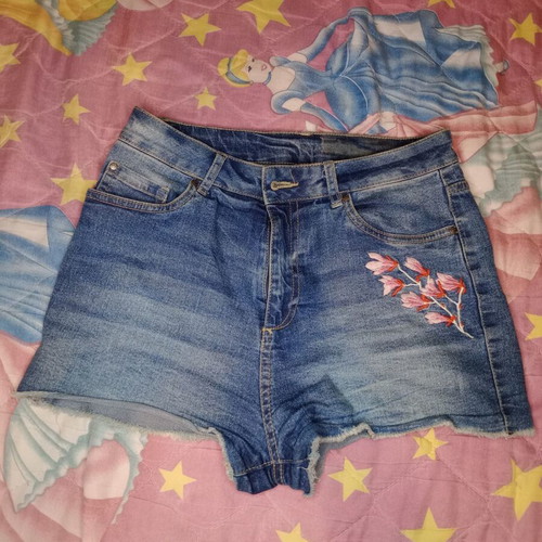 Women's denim shorts medium with embroidered flowers used, blue