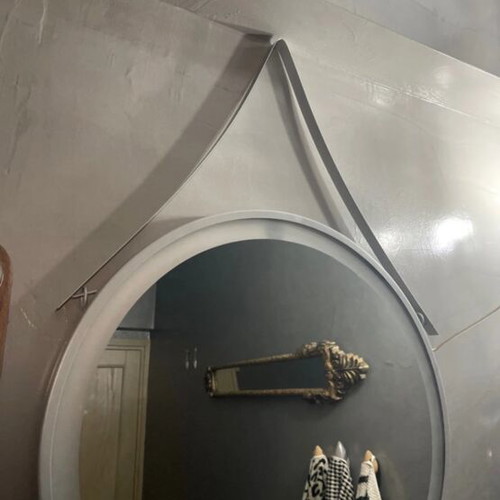 Ravena illuminated mirror like new, hanging