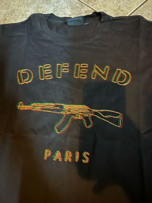 T-shirt Defend Paris Large μεταχειρισμένο, μαύρο με ραμμένο σχέδιο