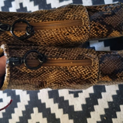Women's boots used with square heel leather