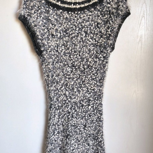 Wool elastic boucle dress with silver threads like new