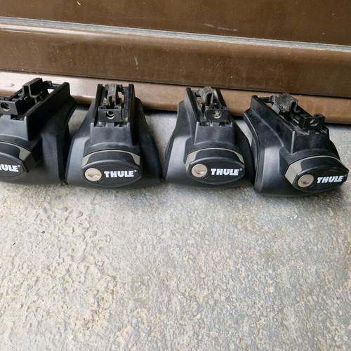 Thule 757 feet and 118cm bars used with key