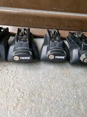 Thule 757 feet and 118cm bars used with key