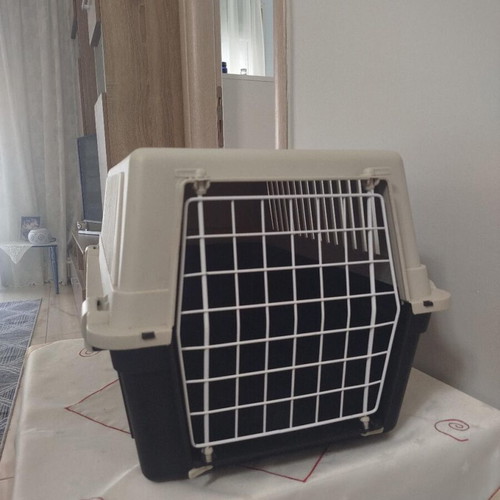 Dog cage like new, spacious 22cm length, 13cm height