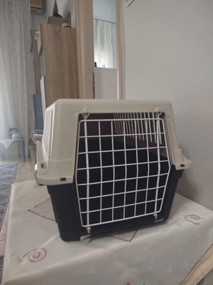 Dog cage like new, spacious 22cm length, 13cm height