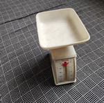 Vintage πλαστική ζυγαριά Kwonnie 450gr μεταχειρισμένη, 80s