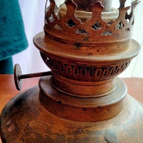 Antique oil lamp like new, brass or copper
