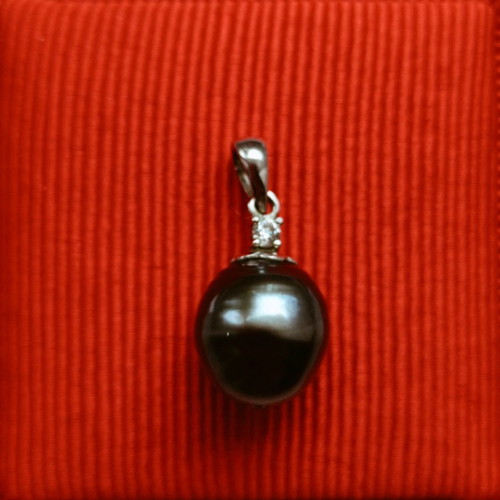 Pendant with black pearl, silver 925 and zircon like new