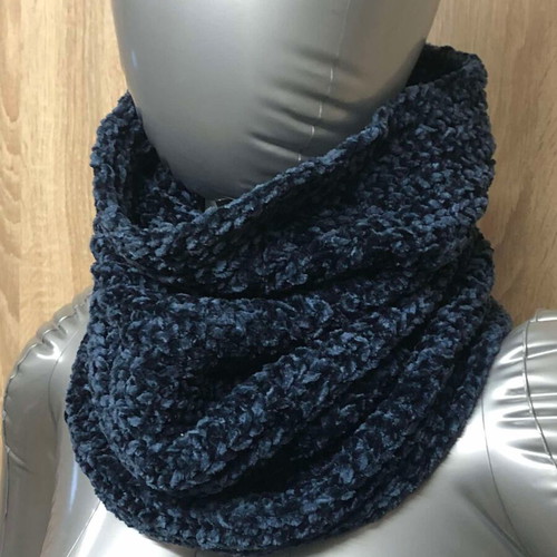 Avon neck scarf new blue
