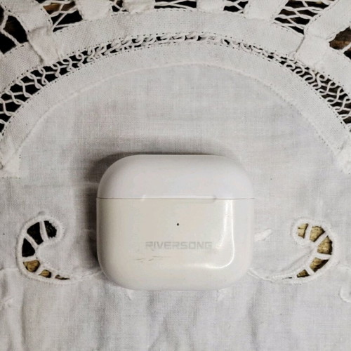 Riversong wireless earbuds case used