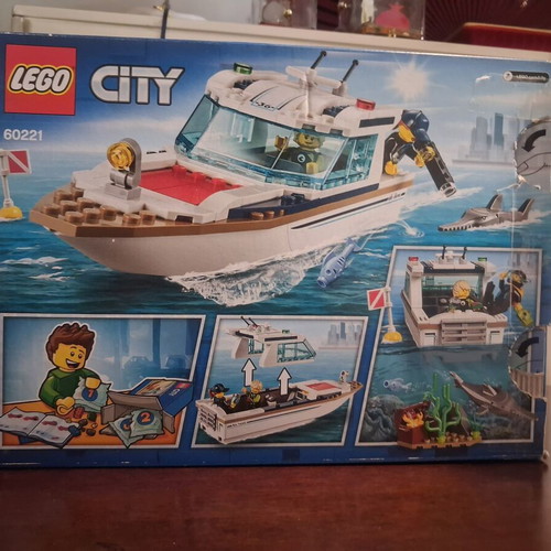 LEGO City 60221 police boat set